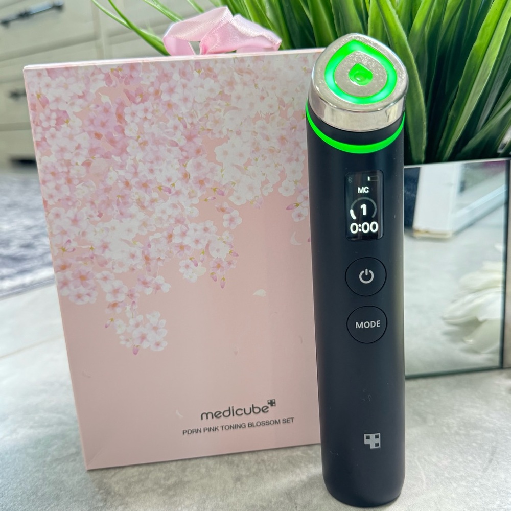 *RARE* Medicube | Booster PRO BUNDLE